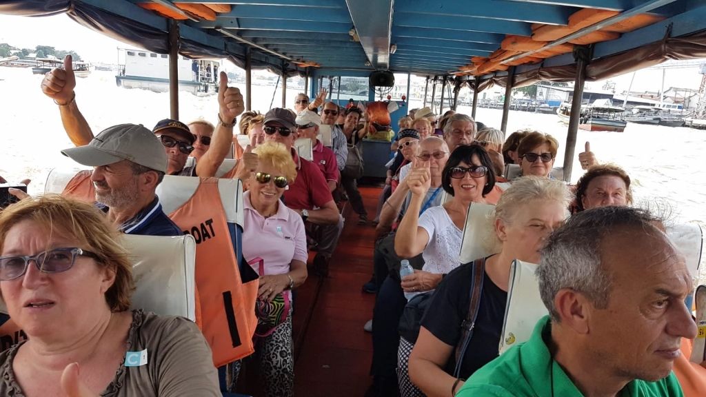 In  battello sul Chao Phraya